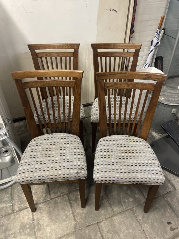 4 x Stoel eiken met stoffen zitting ZH48cm